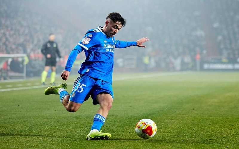 金年会体育深度解析：皇马新星转型边卫，希门尼斯锋线思维引关注